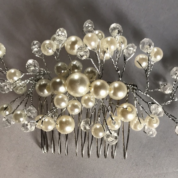 New! Pearl and Crystal Floral Hair Comb - Picture 6 of 8